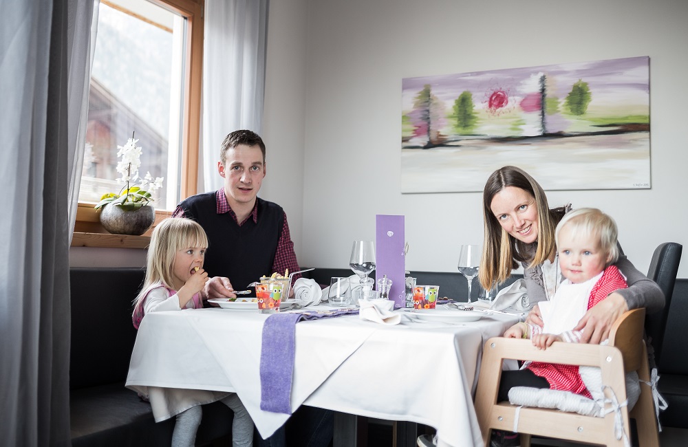 Gegessen wird mit gemeinsam mit der Familie